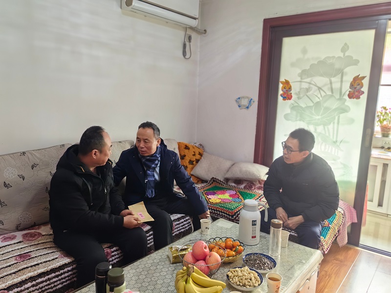 歲寒情愈熾 牽掛暖人心——王琦慰問(wèn)黃陵公司困難職工
